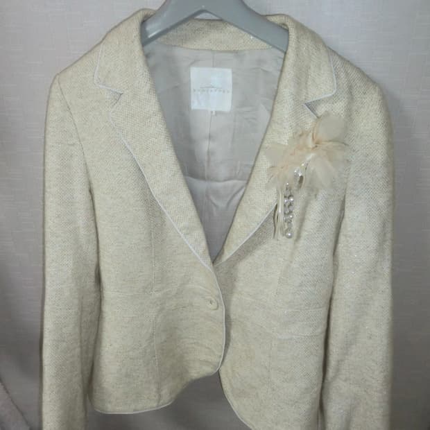 브로치 화이트 자켓 빈티지 러블리 긱시크 모리걸 