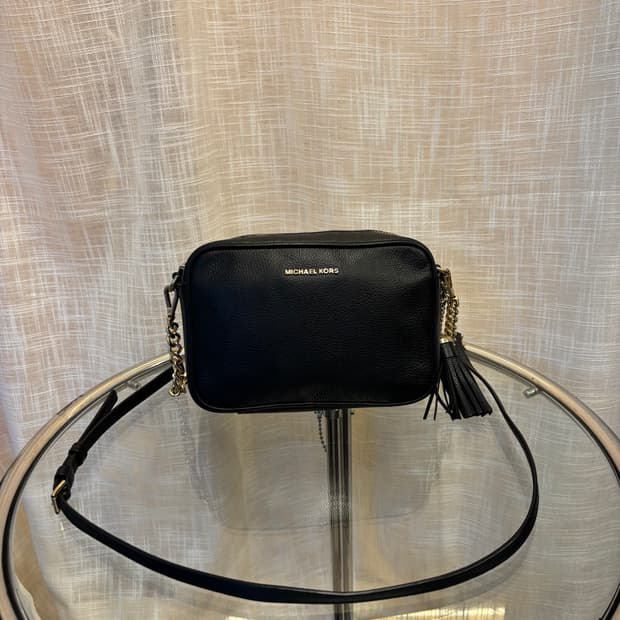 정품 마이클코어스 태슬 크로스백    