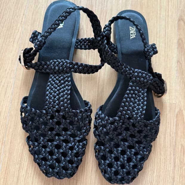 자라 Zara 블랙 매쉬 스트랩 샌들39 (245-250mm)
