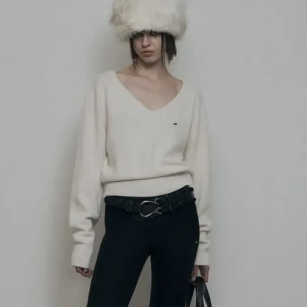 보헤미안서울 LOOSE FIT V-NECK WOOL KNIT 니트