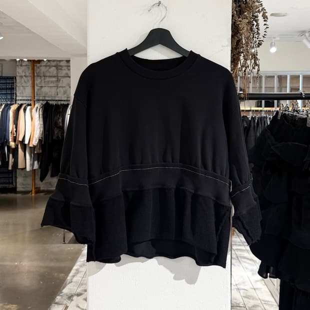 엠엠식스 블랙 크롭 인사이드 아웃 스웻 셔츠