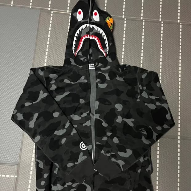 직수입 흑계 베이프 샤크 후드집업 팝니다