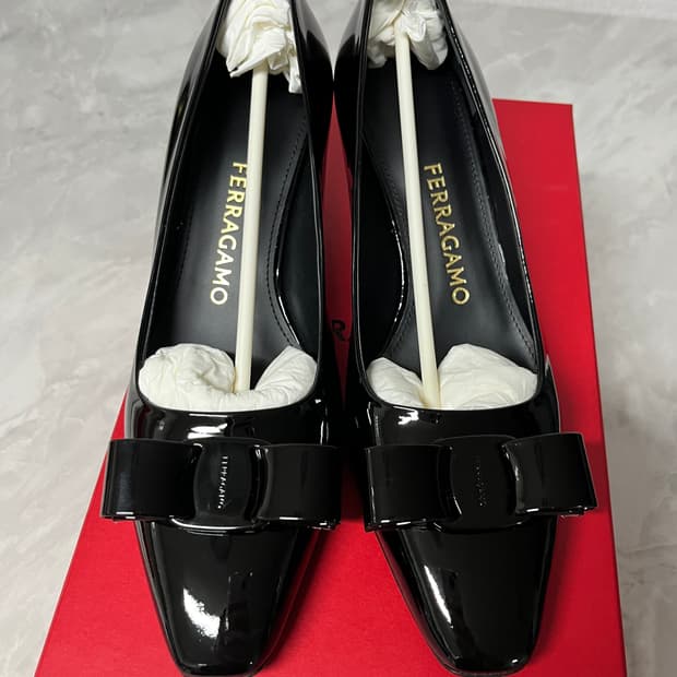 새상품) 페라가모 바라 펌프스 블랙 5사이즈
