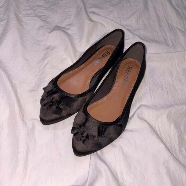 Report flat shoes