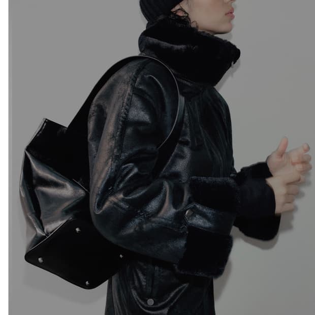 트리밍버드 크랙 볼드 크롭 무스탕 블랙