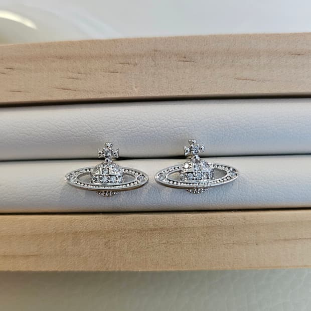 비비안웨스트우드 업사이클링 은장 미니 귀걸이