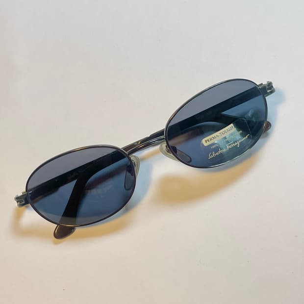 Feragamo 살바토레 페라가모 사의 빈티지 선글라스 입니다.