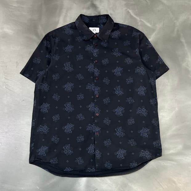  아르마니 익스체인지 플라워 패턴 하프 셔츠 y16382