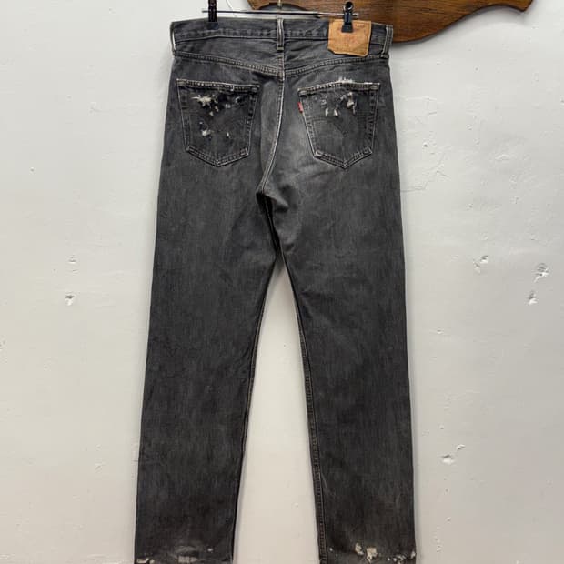 00s Levi’s 501 Distressed Straight Black