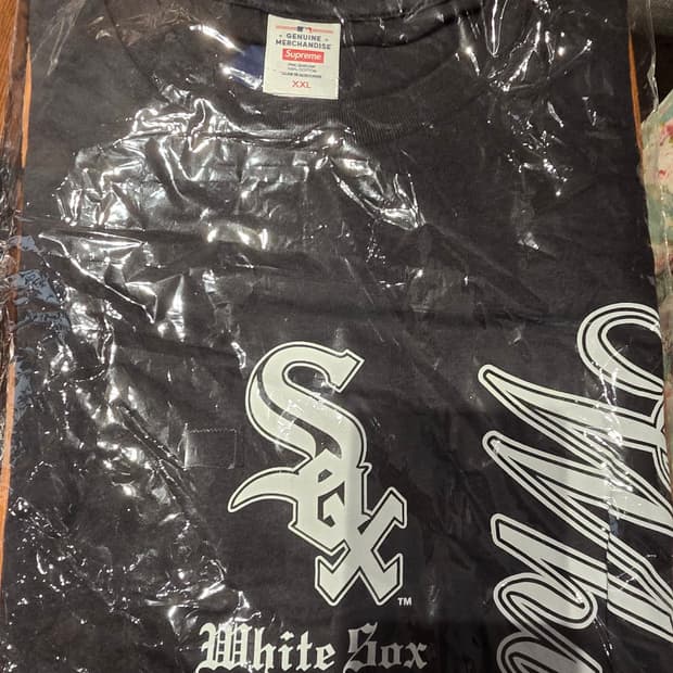 슈프림xmlb 콜라보 티셔츠 새상품 팝니다