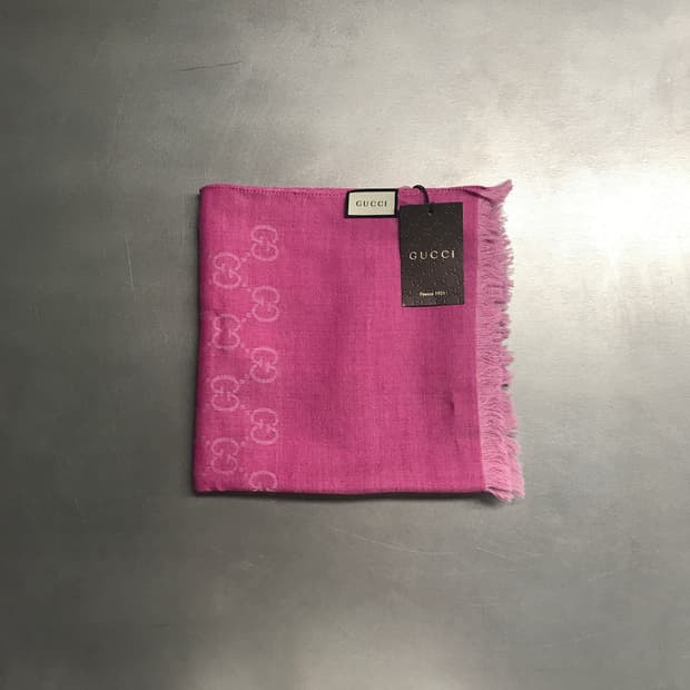 구찌 핑크 스카프 새상품