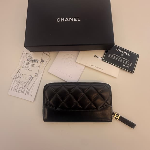 샤넬(CHANEL)가브리엘 집업  지갑 정품. 새상품급