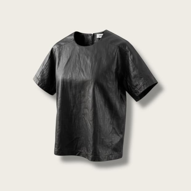 에토스 레더 하프 슬리브 탑