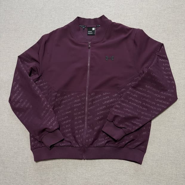 언더아머 엠보스 보머 자켓