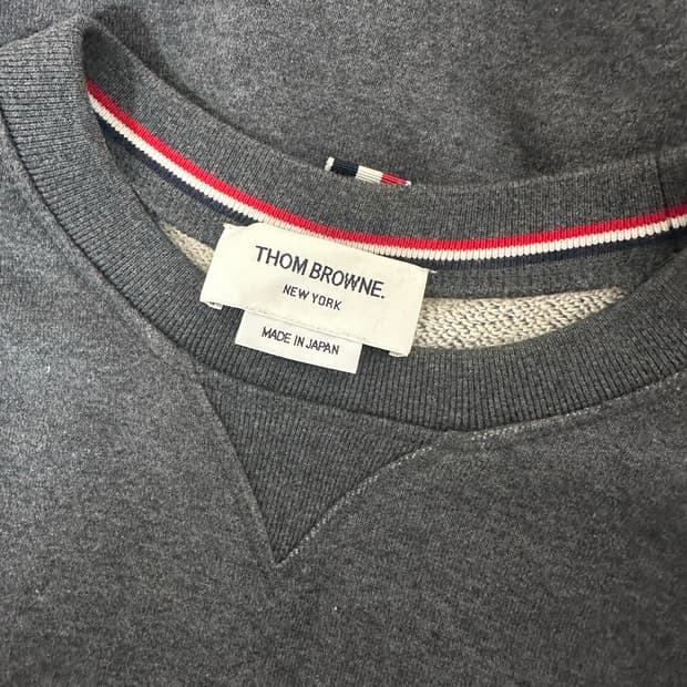 [004] 톰브라운 맨투맨 - 그레이