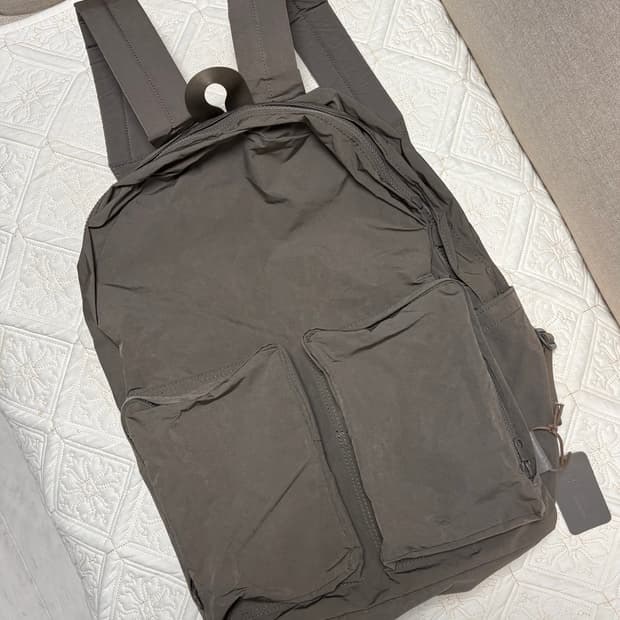 아미아칼바 백팩 그레이