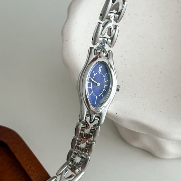 입생로랑 블루 풀 메탈 시계
