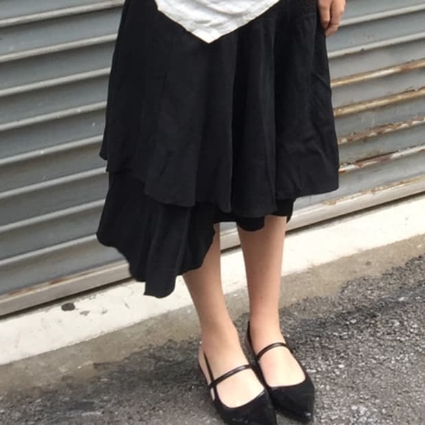 디테일 블랙 언발 미디스커트