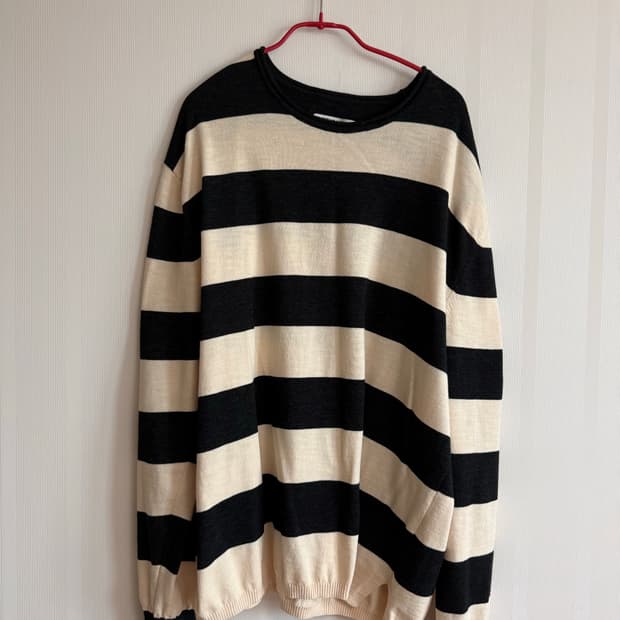 벌스데이수트 스트라이프 니트 