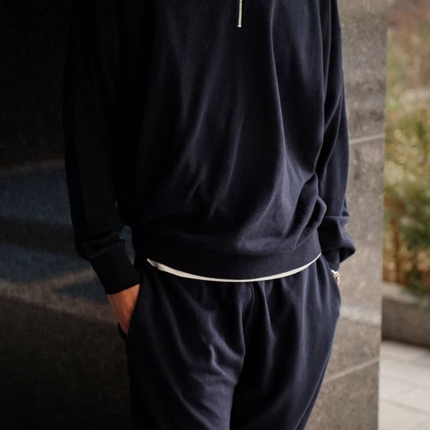 헤릴 26ss 실크 집업 스웨터 네이비 2사이즈