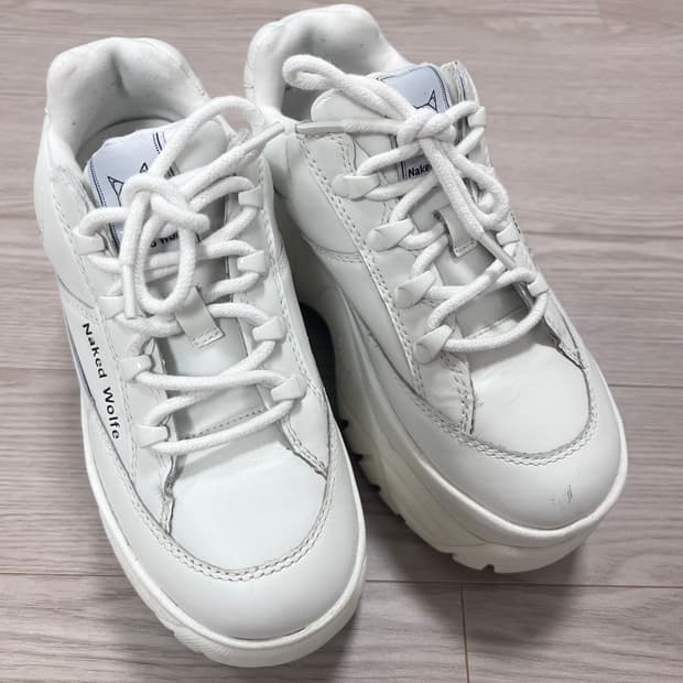 (무배) 네이키드 울프 흰색 운동화 SPORTY WHITE LEATHER