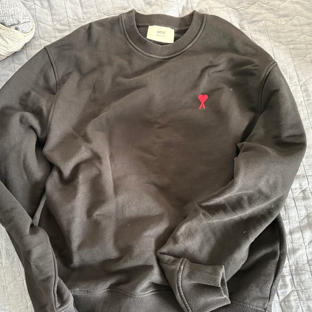 아미 스몰로고 맨투맨