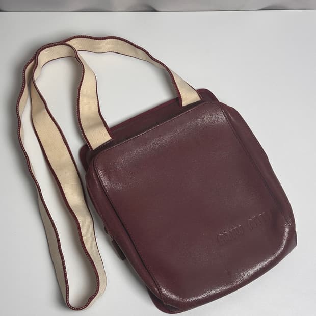 미우미우 버건디 레더 & 패브릭 크로스바디 백 unisex