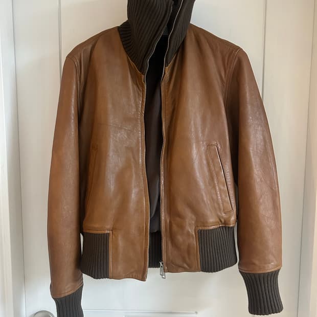 자라 하이넥 레더지켓 L->XL 교환