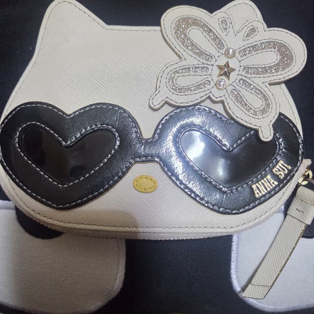 안나수이X헬로키티 선글라스 파우치&지갑