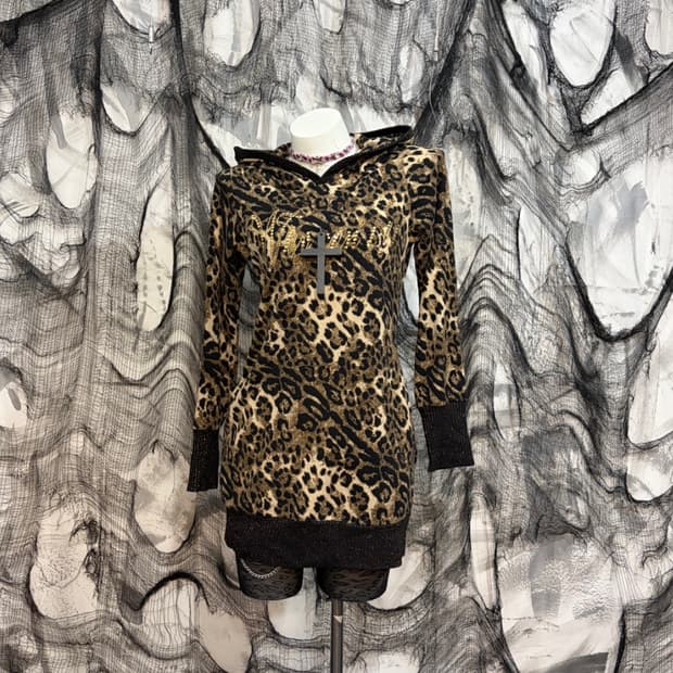 Onegyaru Leopard cubic hoodie one piece