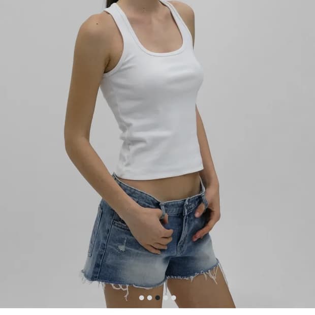 블랙업 비베이직 스탠다드 망고 홀터 나시 화이트 새상품