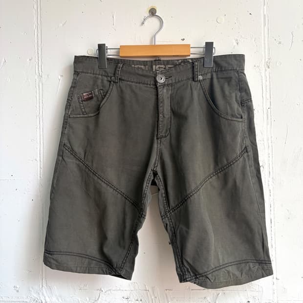 house carpenter shorts