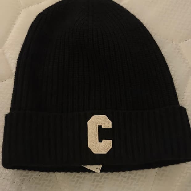 셀린느 이니셜 비니 인 립 울 블랙