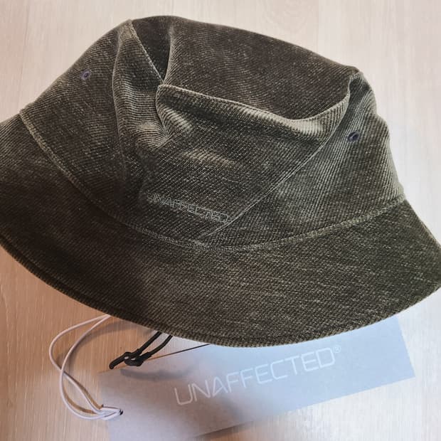 언어펙티드 코듀로이 버킷햇