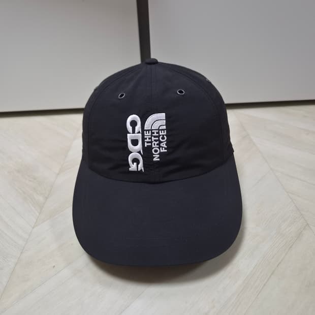 CDG x 노스페이스 놈 햇 블랙