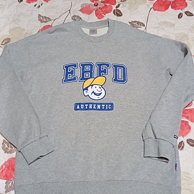 이벳필드 맨투맨 실측110 가슴60 기장74