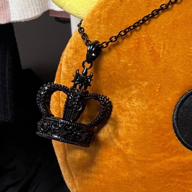 리프 크라운 목걸이 블랙