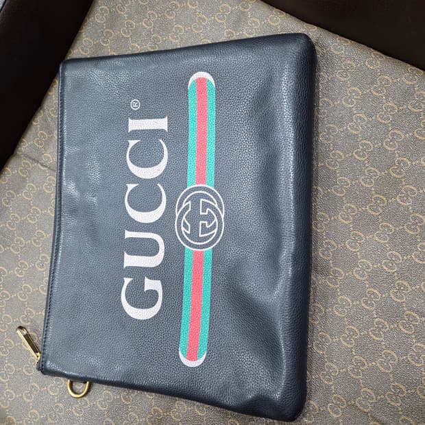 구찌 포트폴리오 클러치