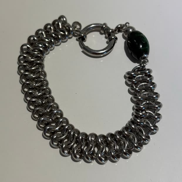 산리 Backbone gemstone bracelet