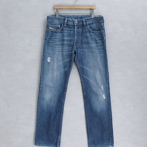 DIESEL SAFADO _ Straight Fit Jeans