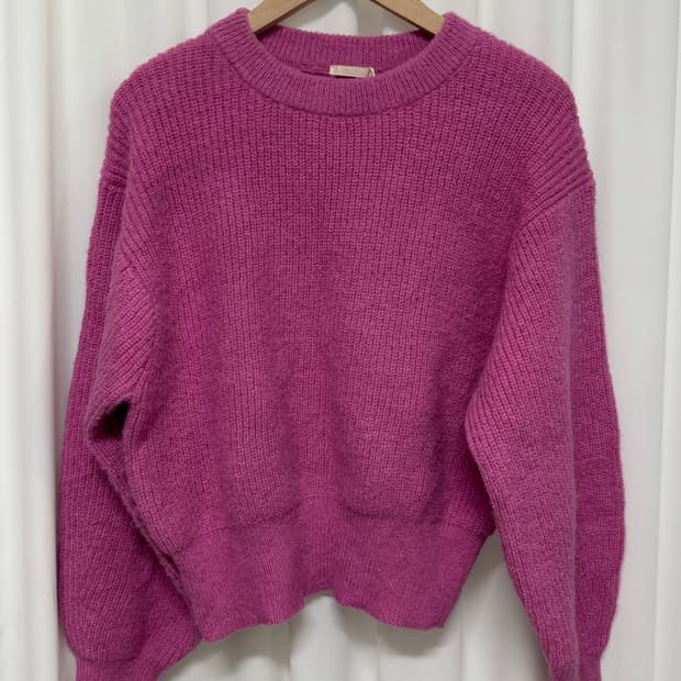 GU 핑크색 니트스웨터