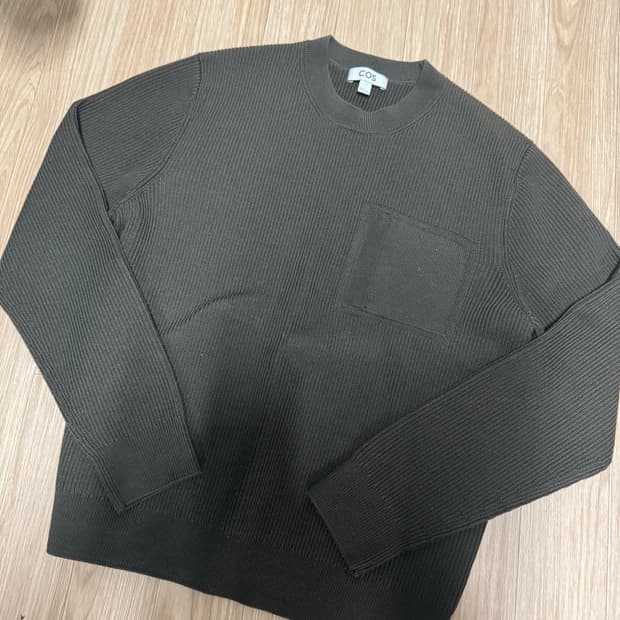 Cos 포켓 니트 판매합니다(새상품)