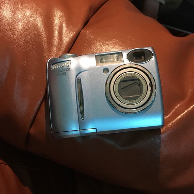 니콘 쿨픽스 5600 블루