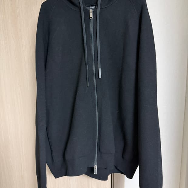 띠어리 JAGO 블랙후드집업 24fw