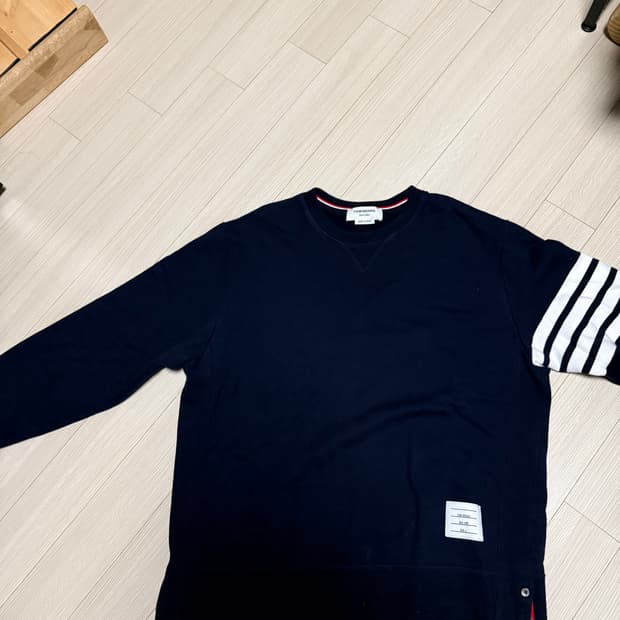 톰브라운 사선 완장 맨투맨 네이비 6사이즈