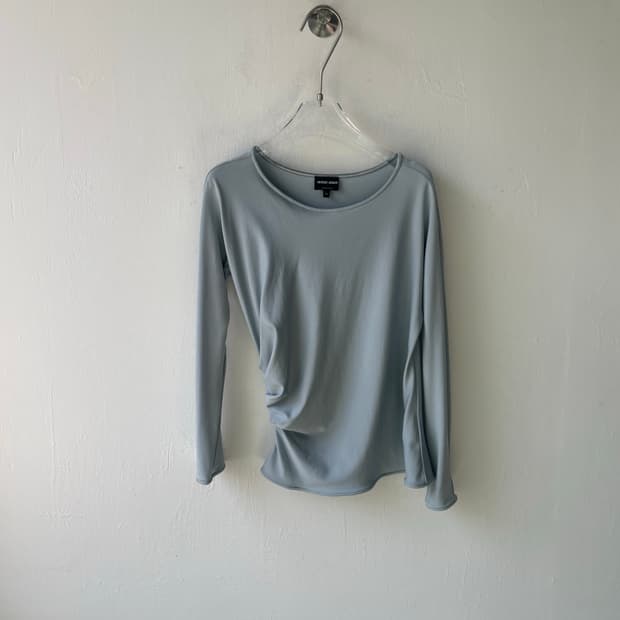 엠포리오 아르마니 셔링 슬리브 