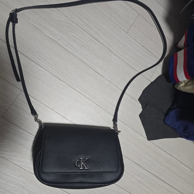 캘빈클라인 미니 크로스백
