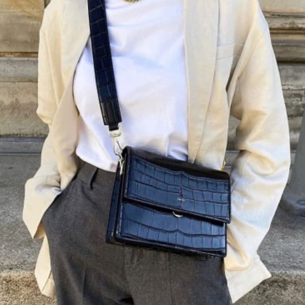 JW PEI 블랙 크로커 미니 크로스백