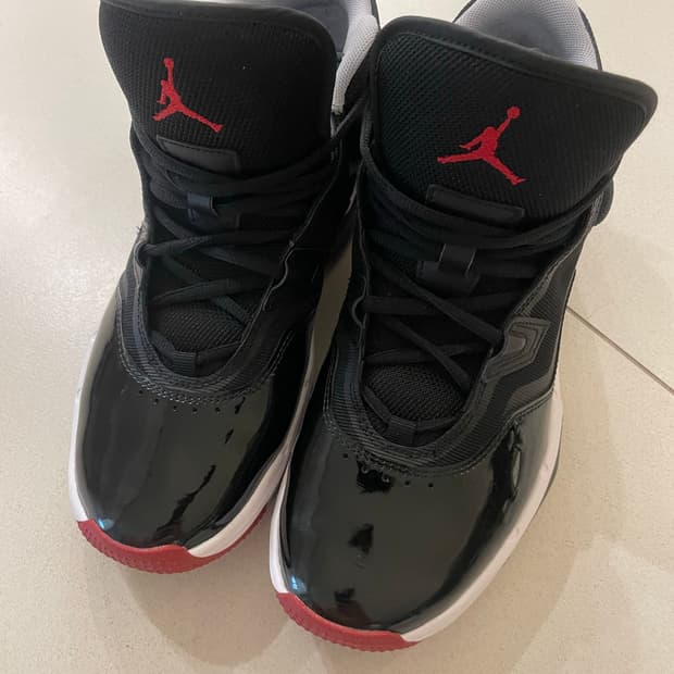 조던 11 CMFT 로우 브레드 2023 (275)