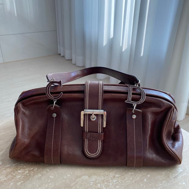 정품 디올 cd 참 로고 브라운 래더 토트백